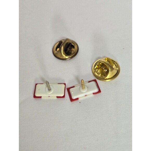 Set of 2 Canada Flag Pins Brooch Canadian Travel - Picture 3 of 5